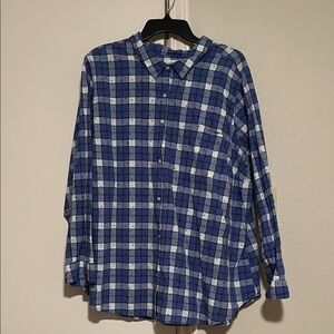 Old Navy women’s cotton long sleeve button down shirt. 3XL. Blue, white, black.